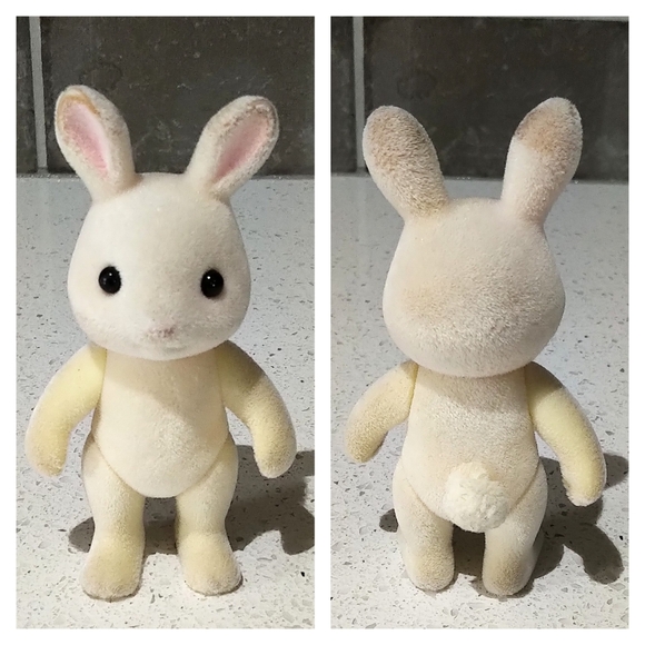 Epoch Sylvanian Families Calico Critters Chocolate Rabbits and Sandy Cat - Picture 5 of 8